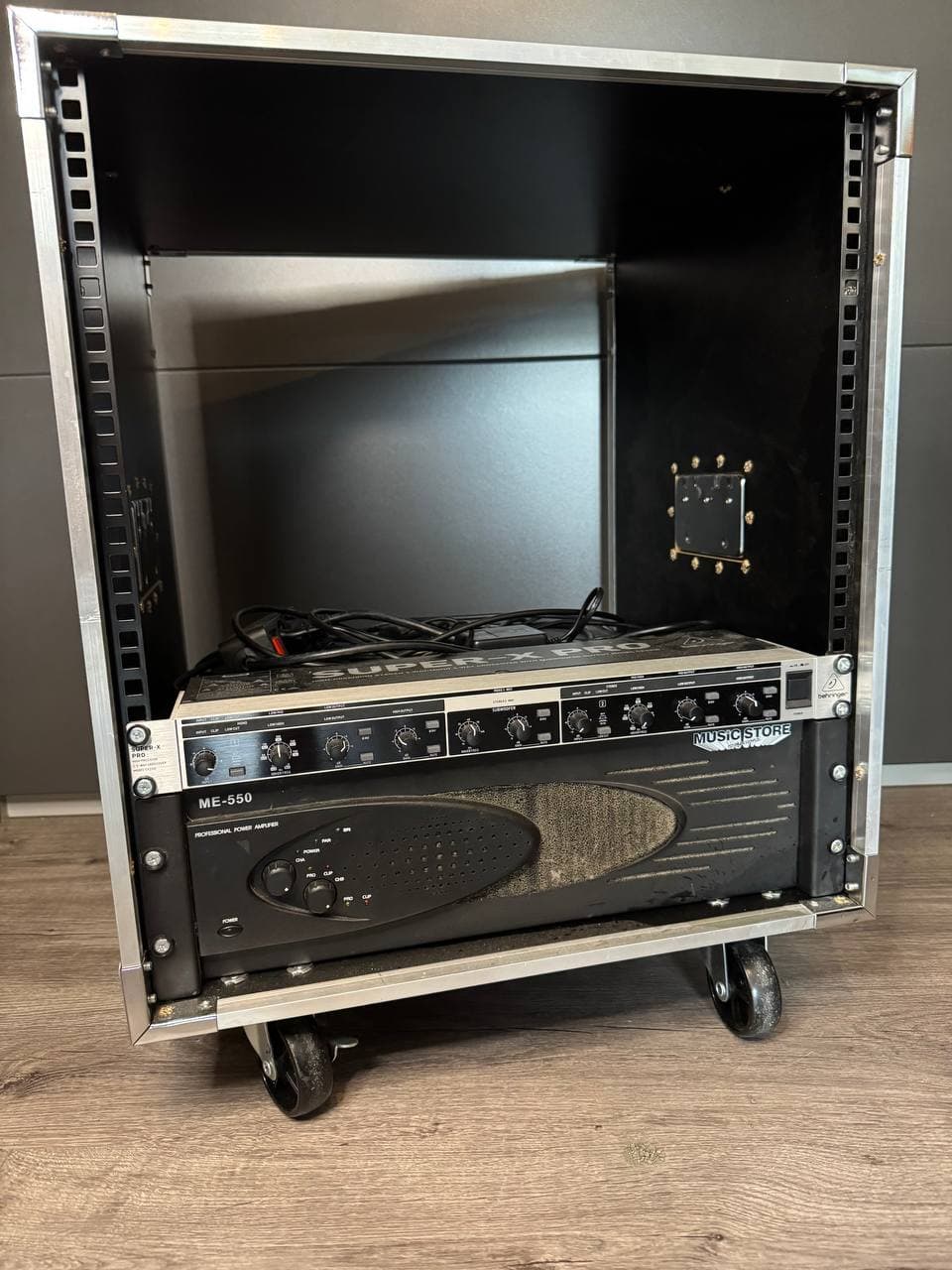Music Store ME550